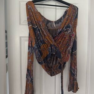 Free people v neck flowy shirt. Worn a few times great condition.